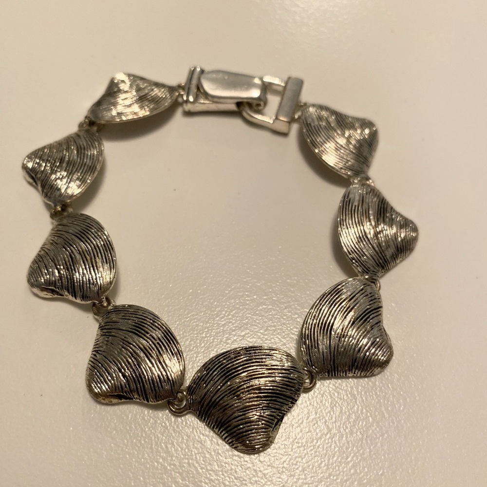 Silver Textured Sea Shell Link Bracelet - Picture 2 of 4
